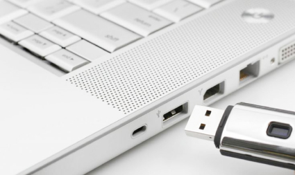 Connect the USB Flash Drive to Your Mac